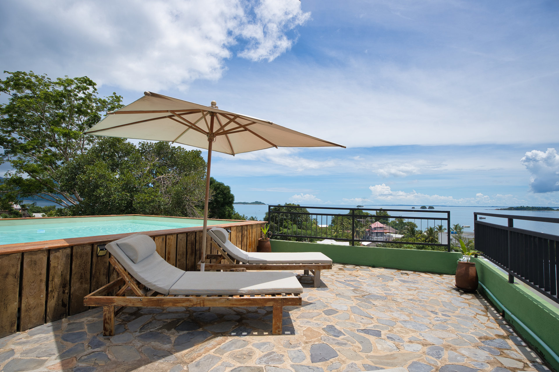 Rooftop pool at Makis' Vallée with sun loungers and panoramic ocean views over Nosy Komba